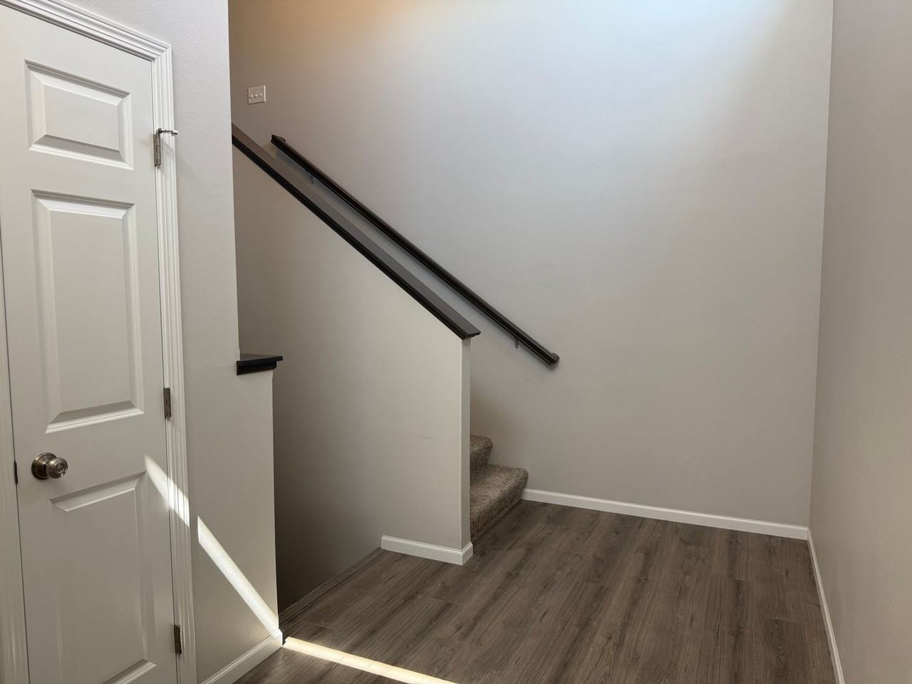 842 1st Ave - Photo 3 of 28