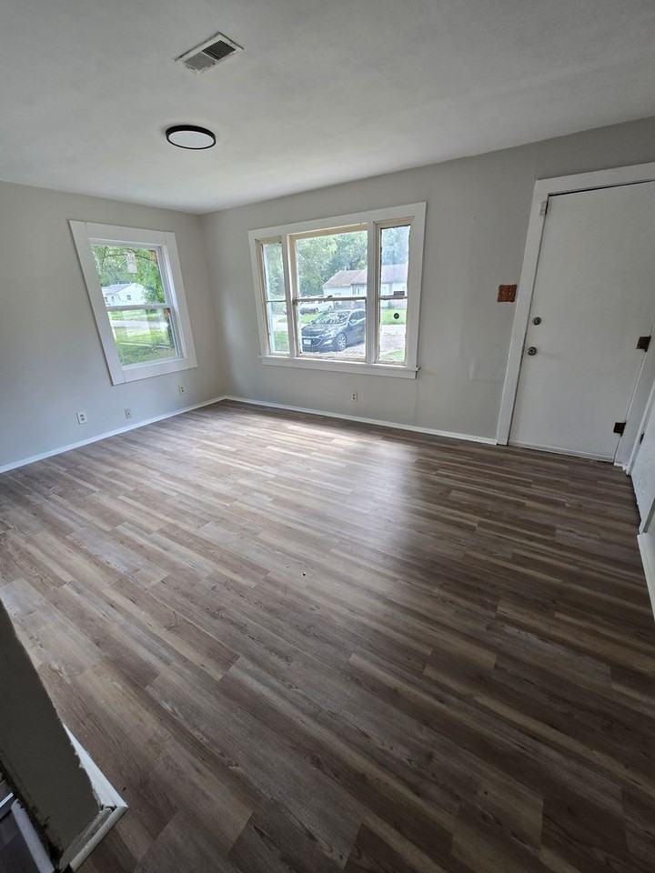 1205 Williams St - Photo 2 of 6