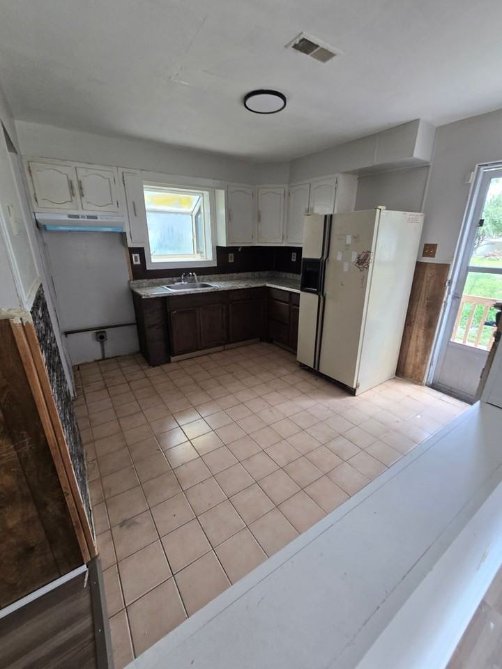 1205 Williams St - Photo 3 of 6