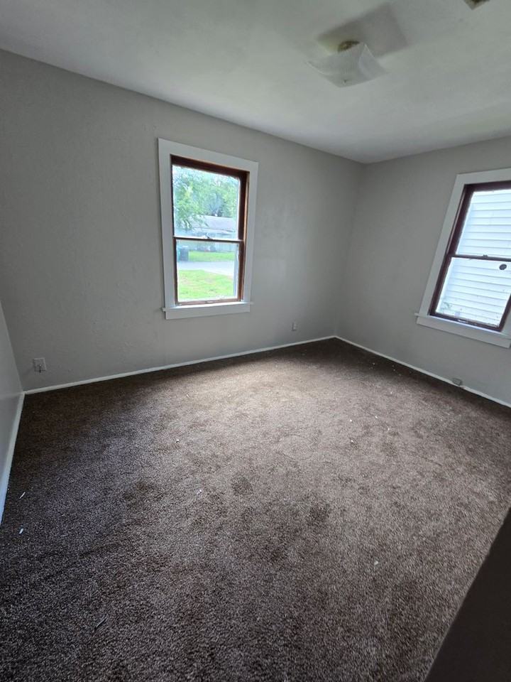 1205 Williams St - Photo 4 of 6