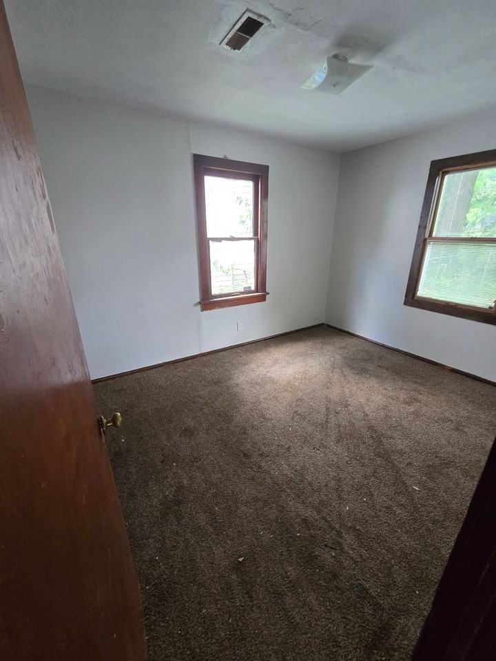 1205 Williams St - Photo 5 of 6