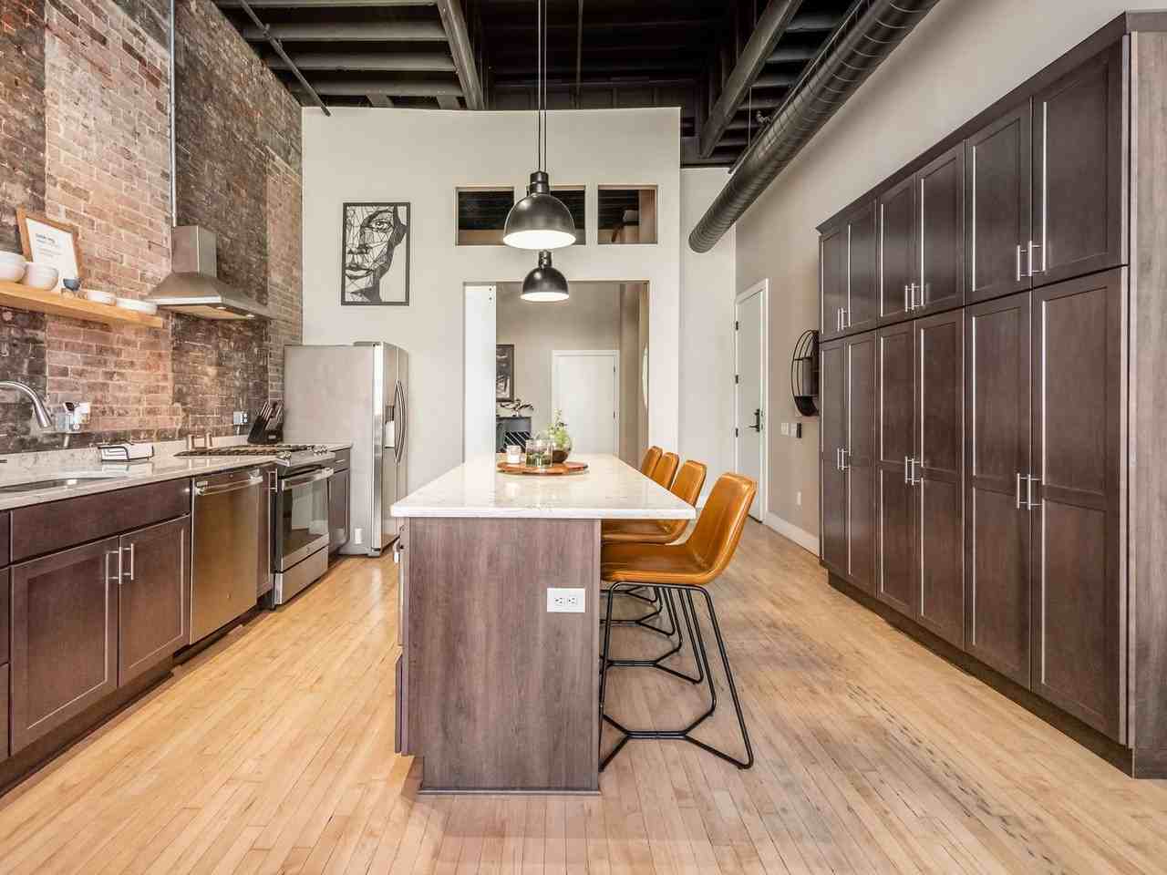 45 N Pearl St - Photo 4 of 23