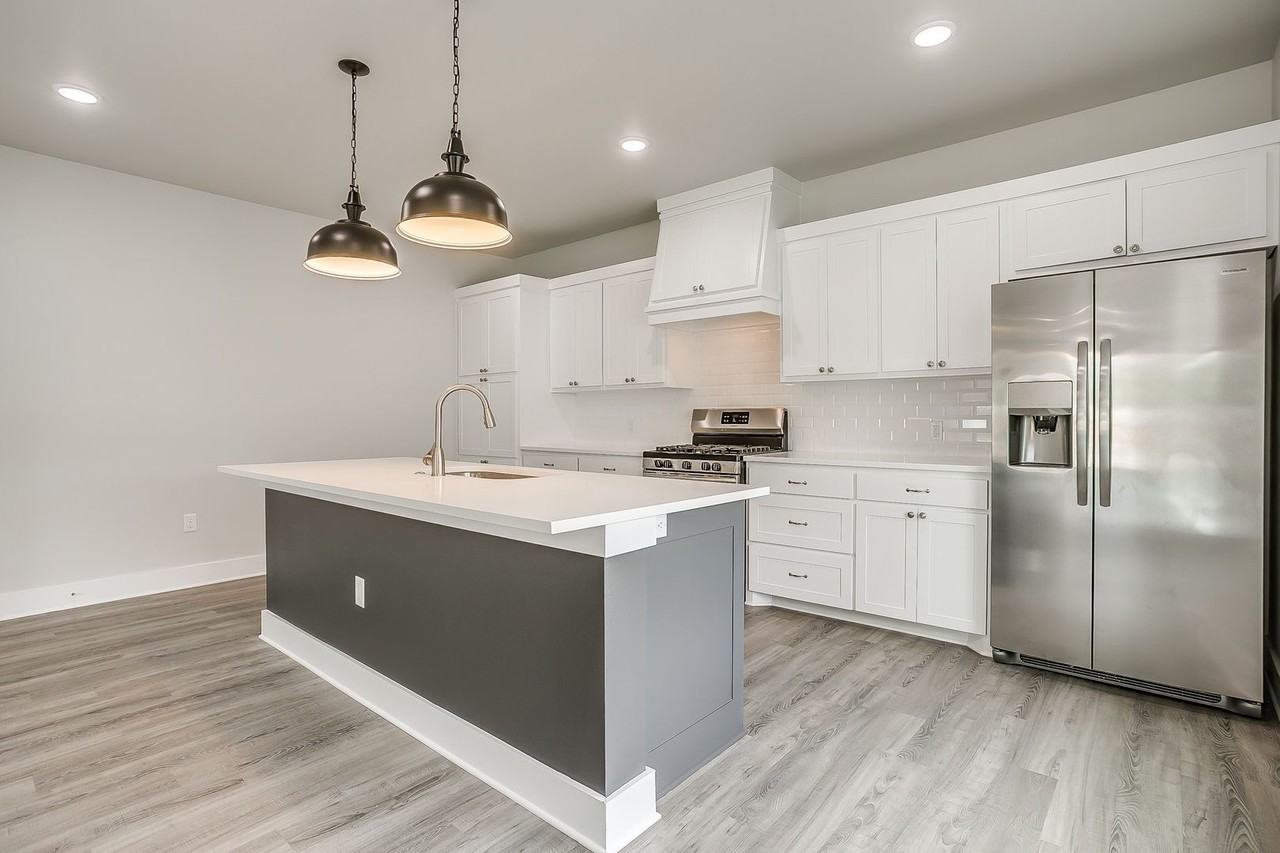 2716 Forest Park Blvd - Photo 4 of 37