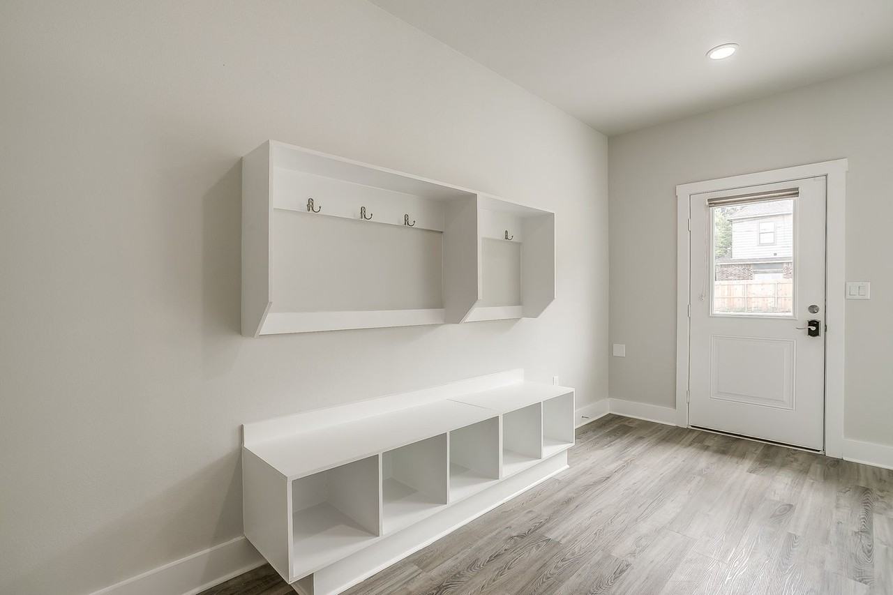 2716 Forest Park Blvd - Photo 6 of 37
