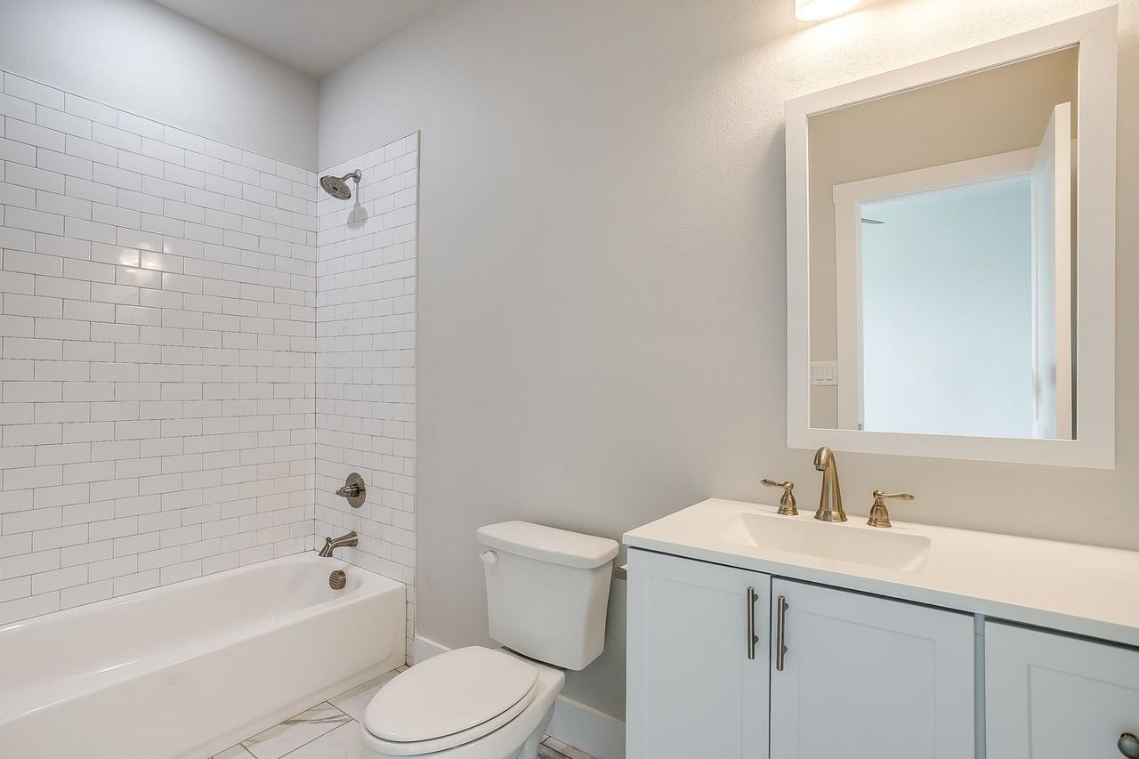 2716 Forest Park Blvd - Photo 7 of 37