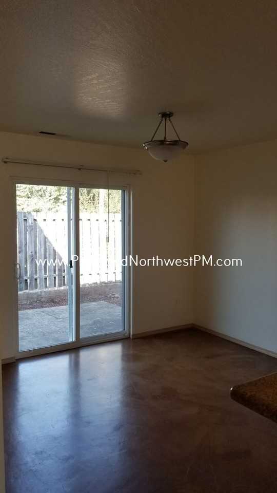685 Pine Ct - Photo 5 of 9