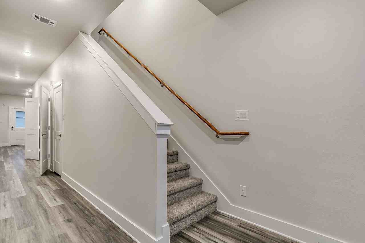 2718 Forest Park Blvd - Photo 3 of 46