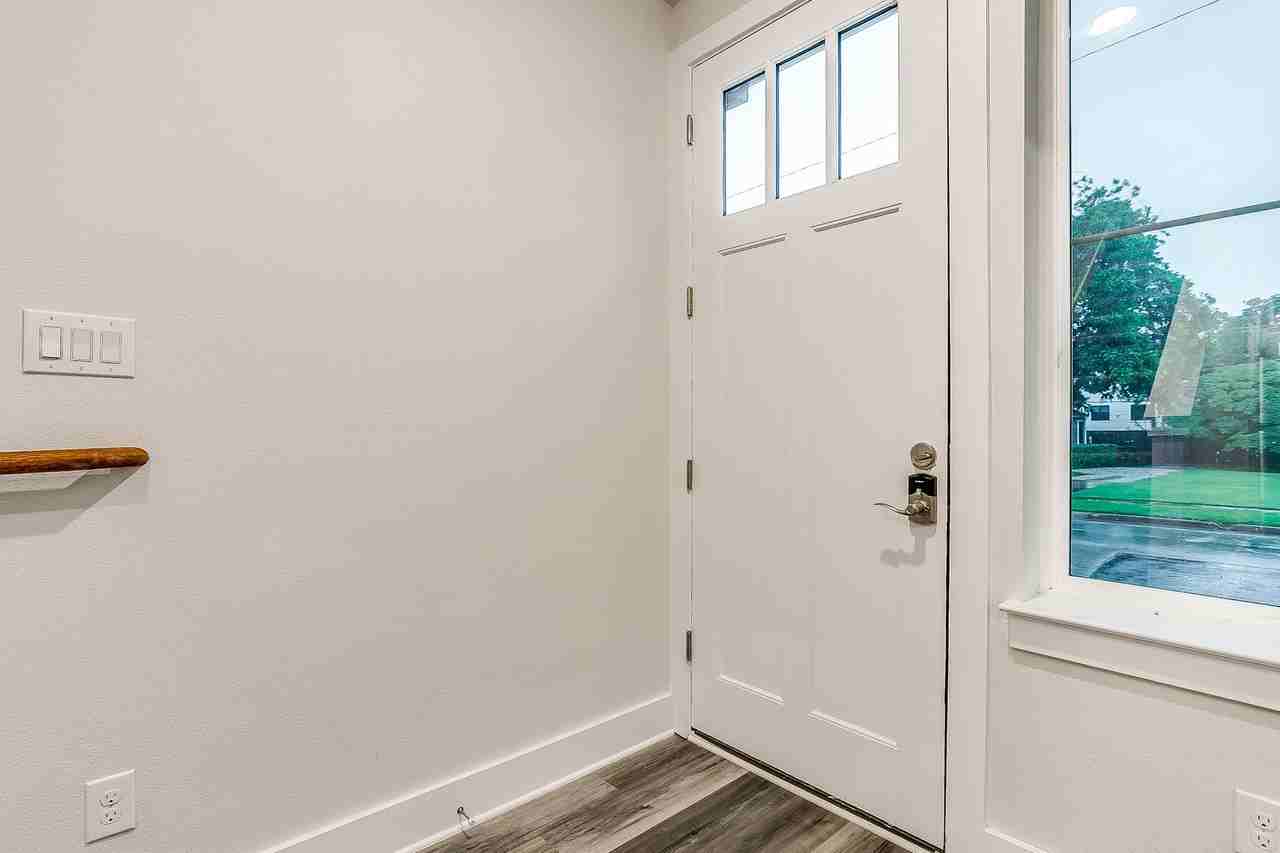 2718 Forest Park Blvd - Photo 4 of 46