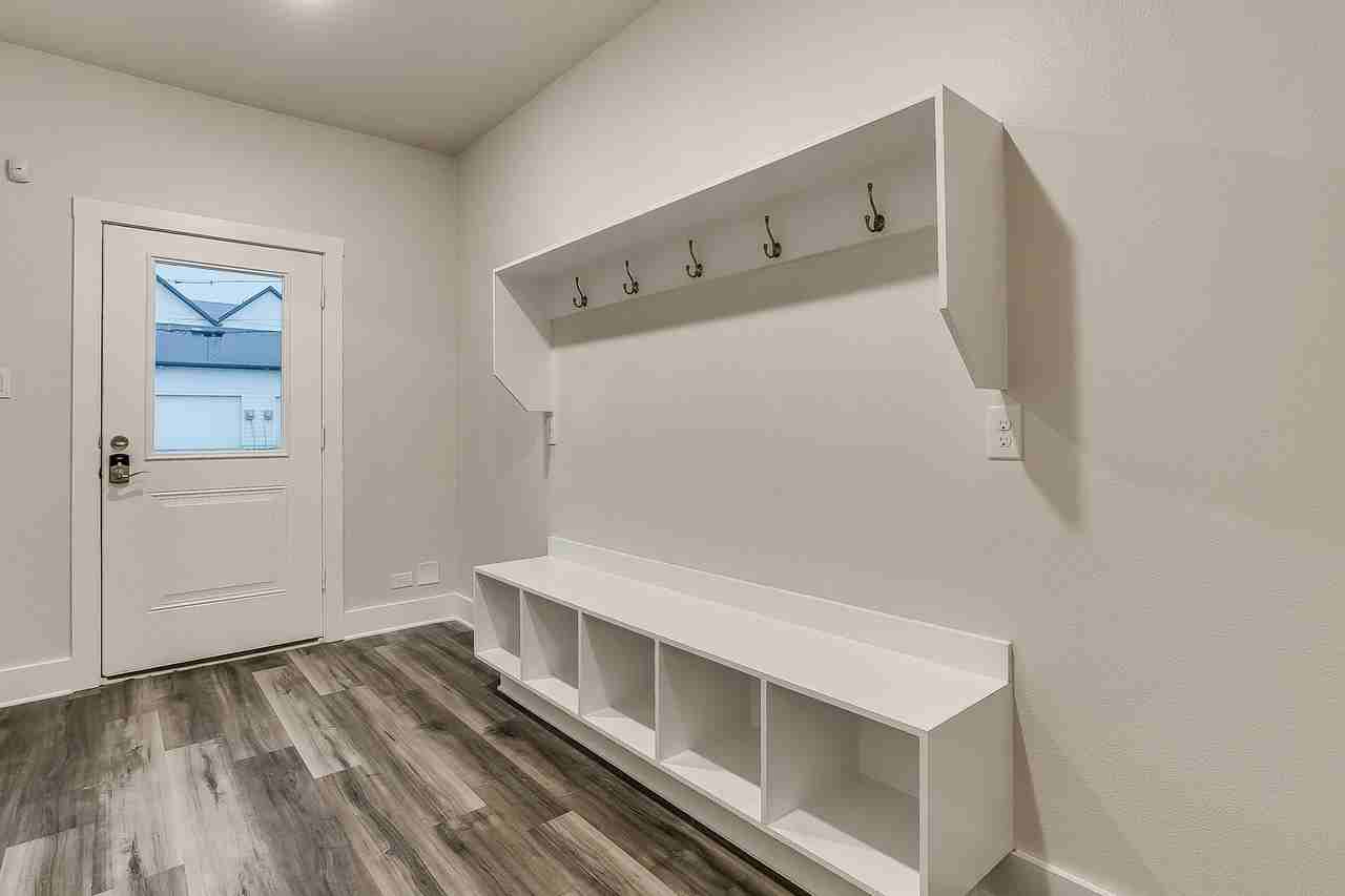 2718 Forest Park Blvd - Photo 6 of 46