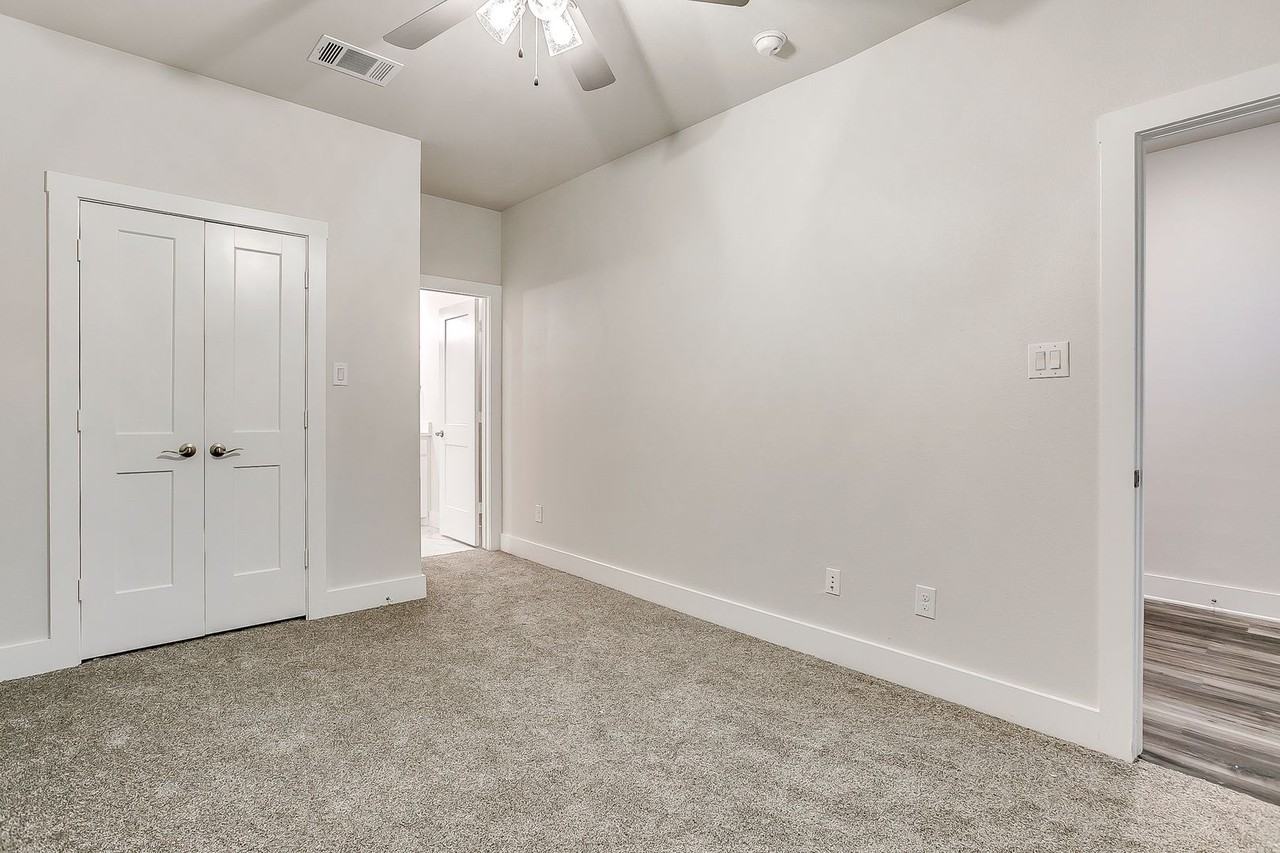 2718 Forest Park Blvd - Photo 7 of 46