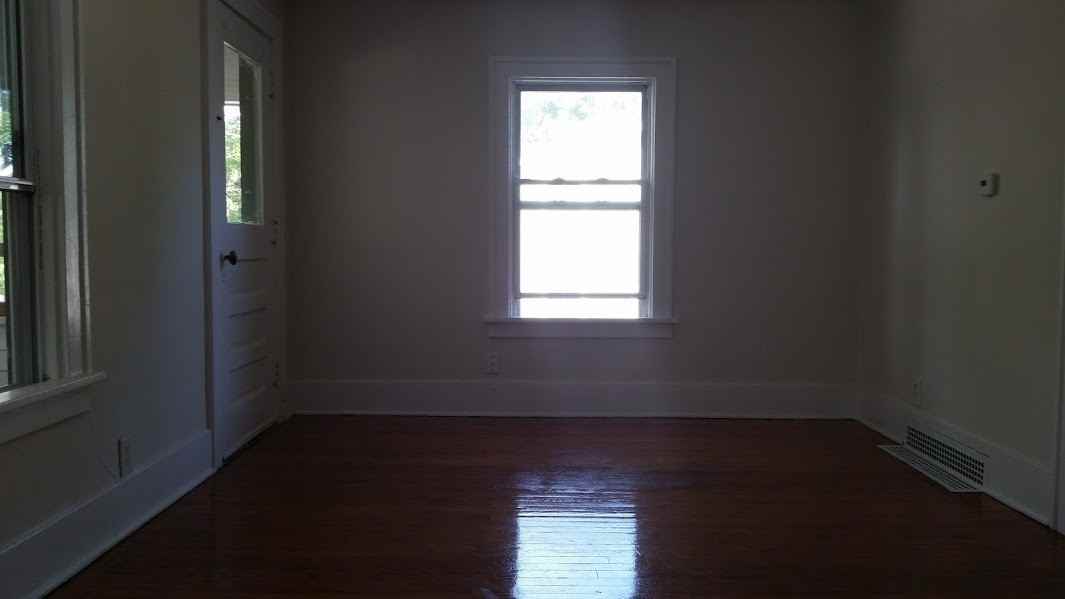208 E Russell St - Photo 3 of 15