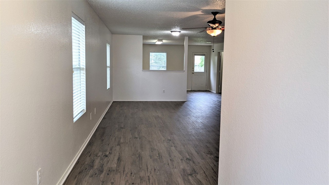 5504 Scotts Valley St - Photo 2 of 28