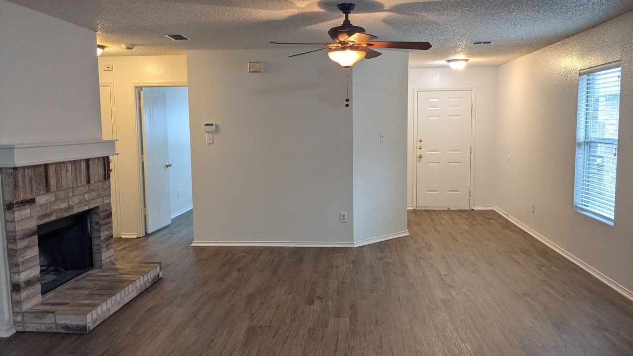 5504 Scotts Valley St - Photo 6 of 28