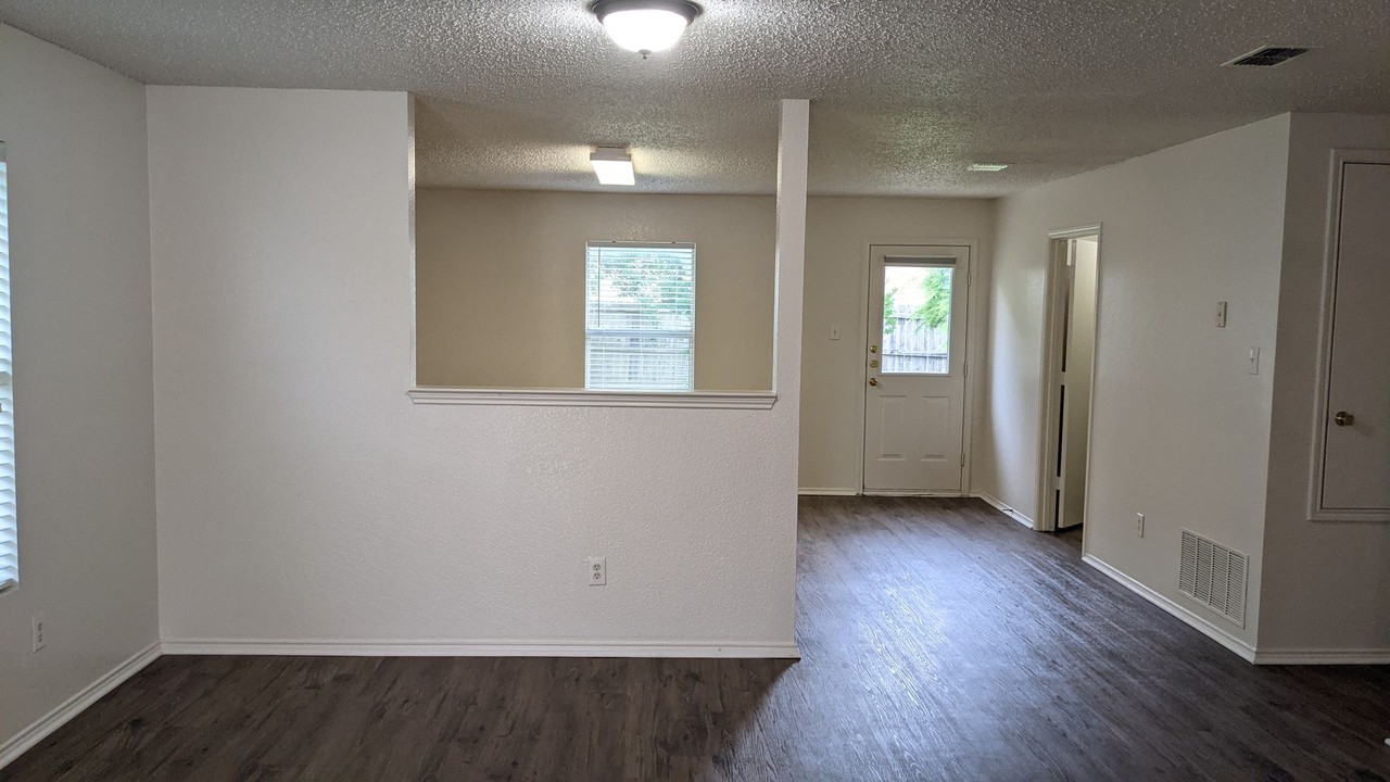 5504 Scotts Valley St - Photo 7 of 28