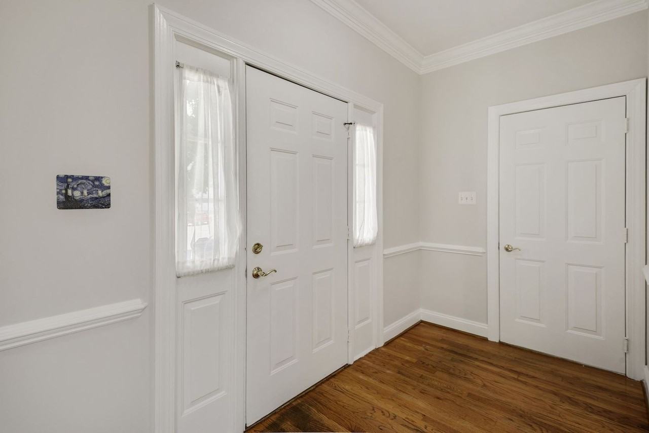 9202 Linden Grove Ct - Photo 2 of 38