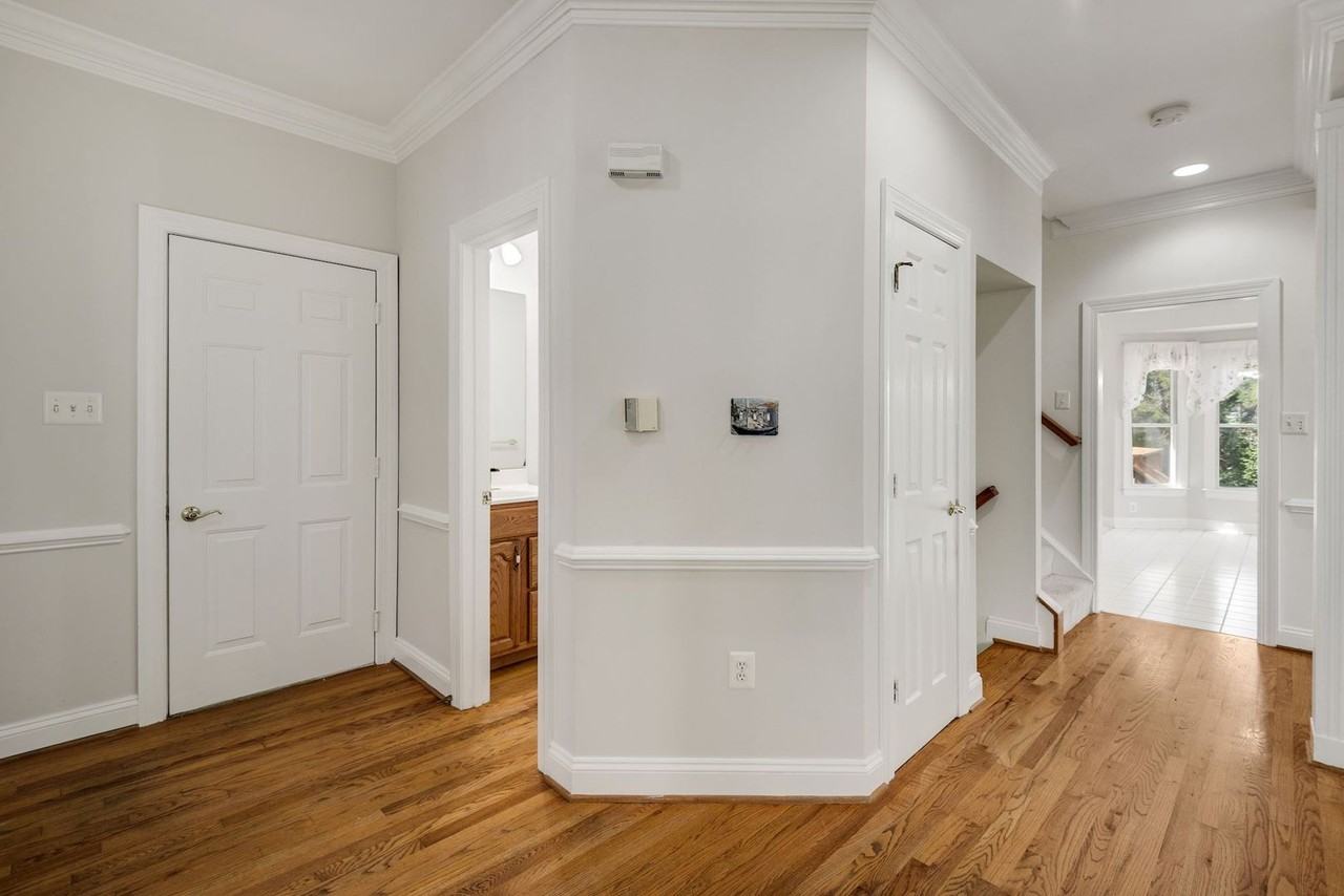 9202 Linden Grove Ct - Photo 3 of 38