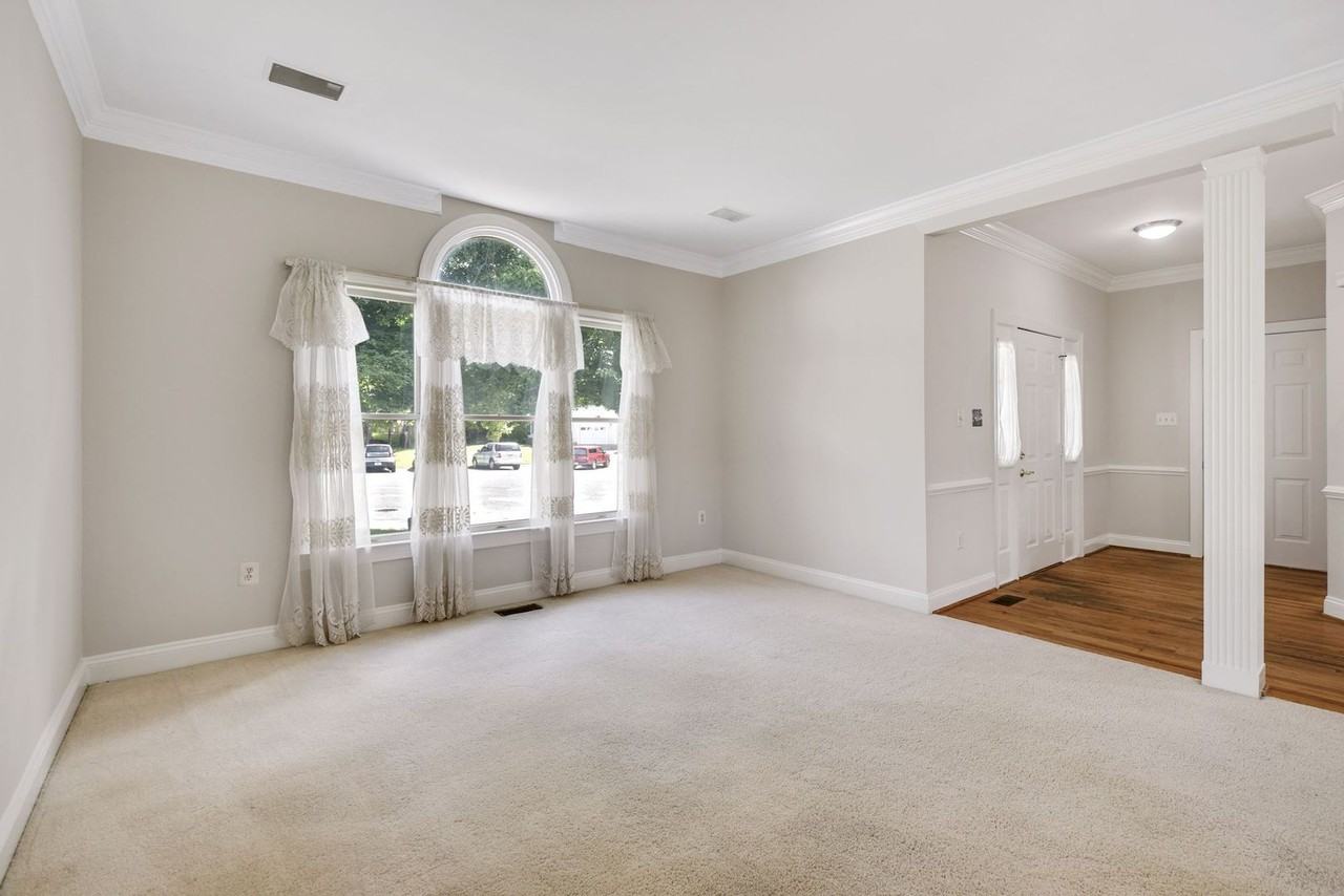 9202 Linden Grove Ct - Photo 4 of 38