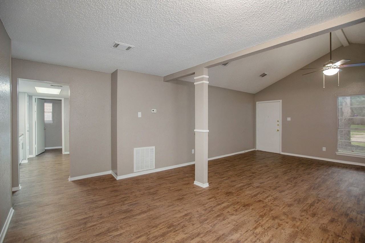 21039 Settlers Valley Dr - Photo 2 of 24