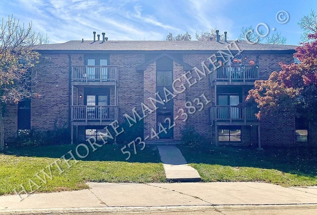 505 Columbia Dr Apt H - Photo 2 of 16
