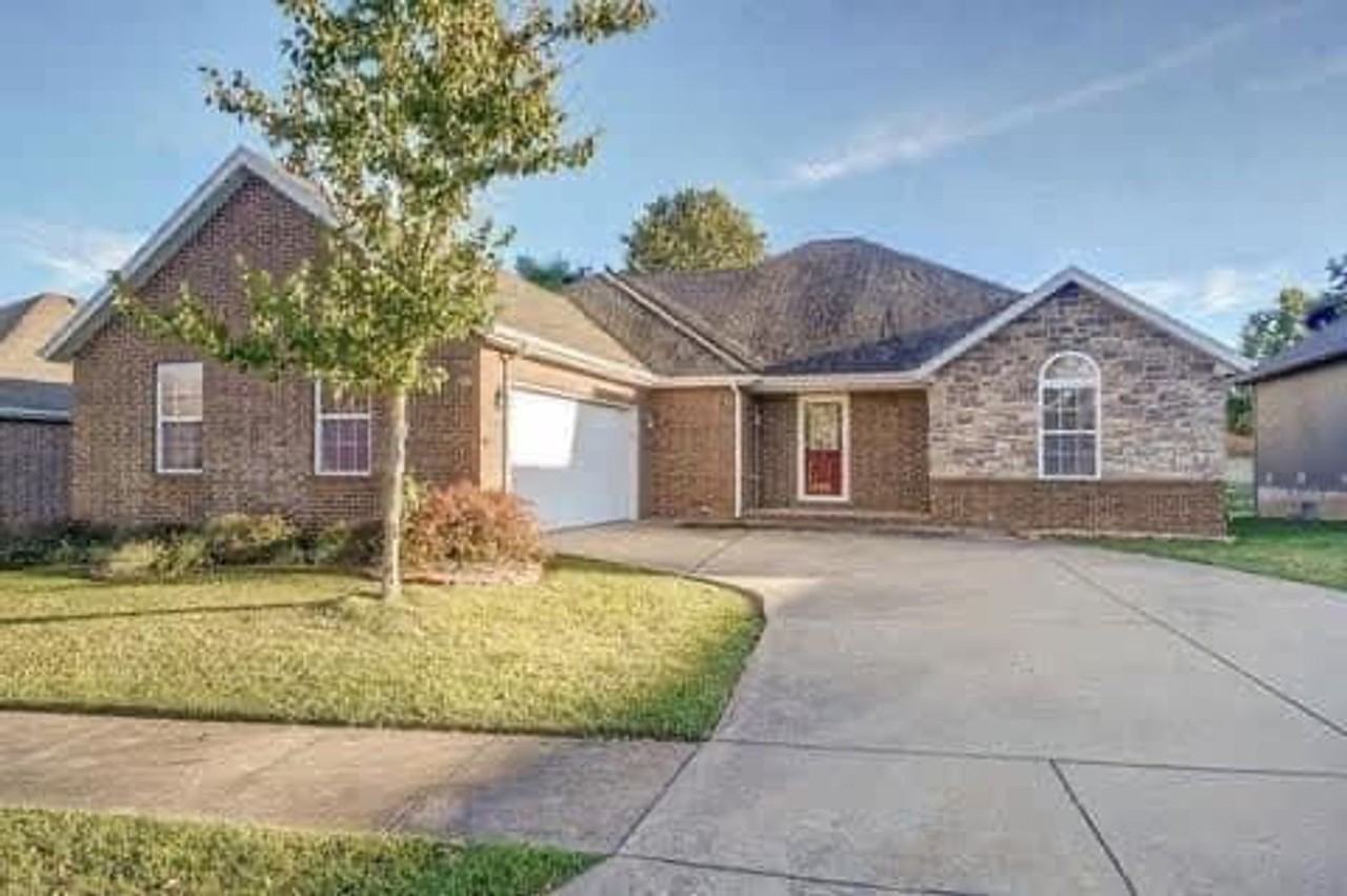 596 E Thornhill Dr - Photo 2 of 24