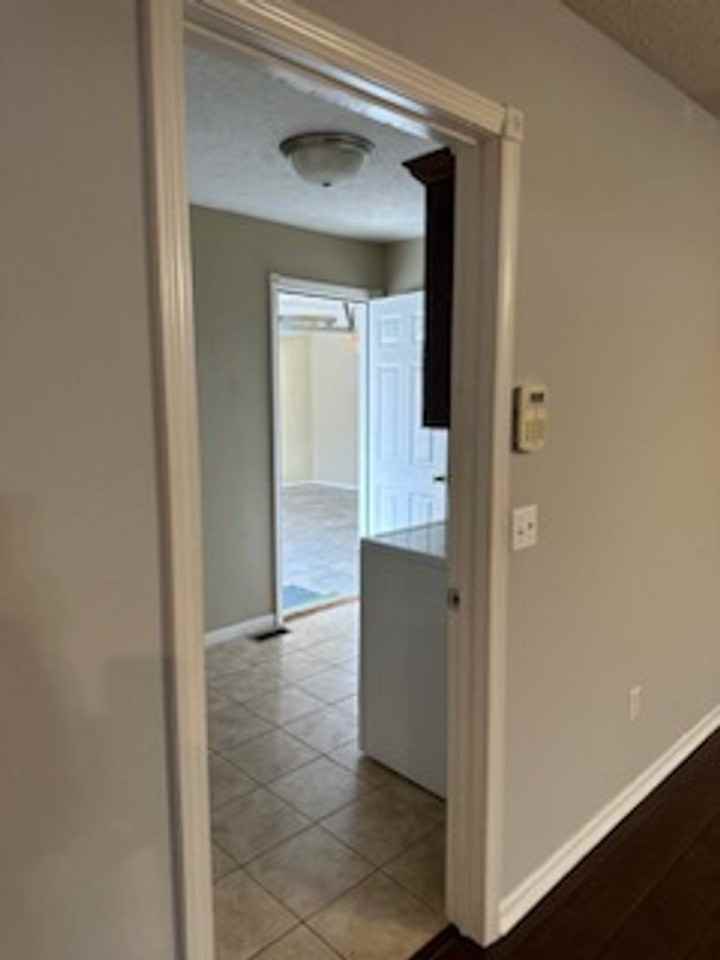 596 E Thornhill Dr - Photo 5 of 24