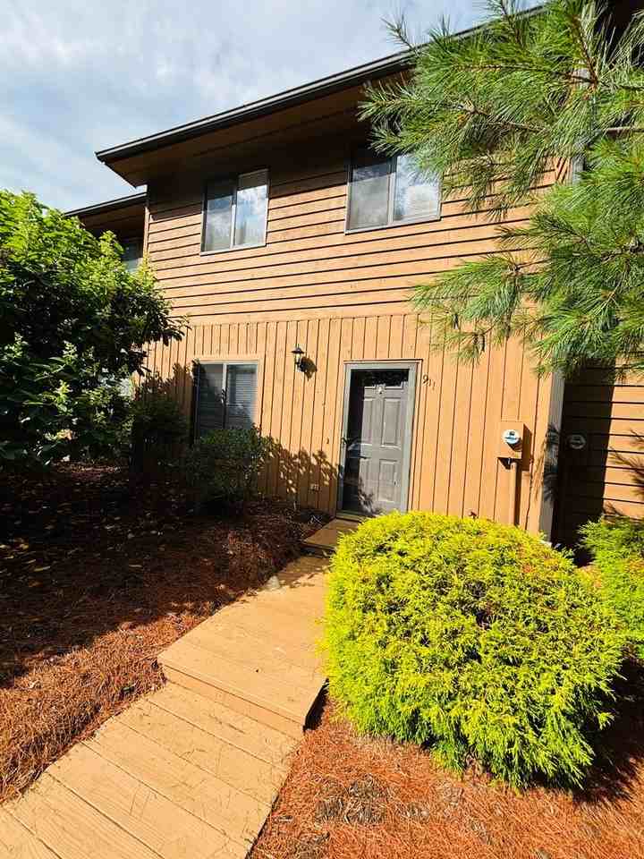 911 Lora Ln - Photo 2 of 20