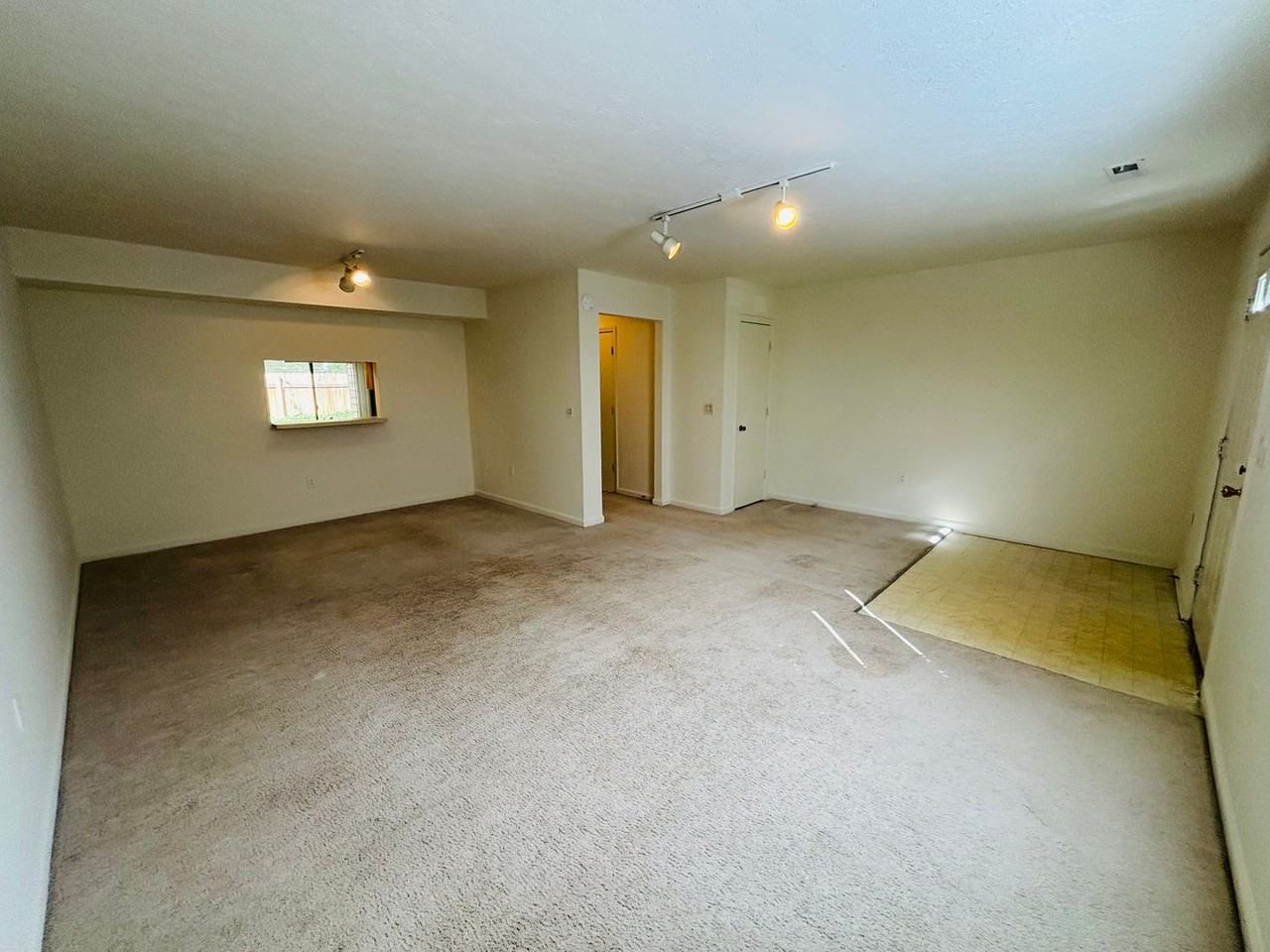 911 Lora Ln - Photo 5 of 21