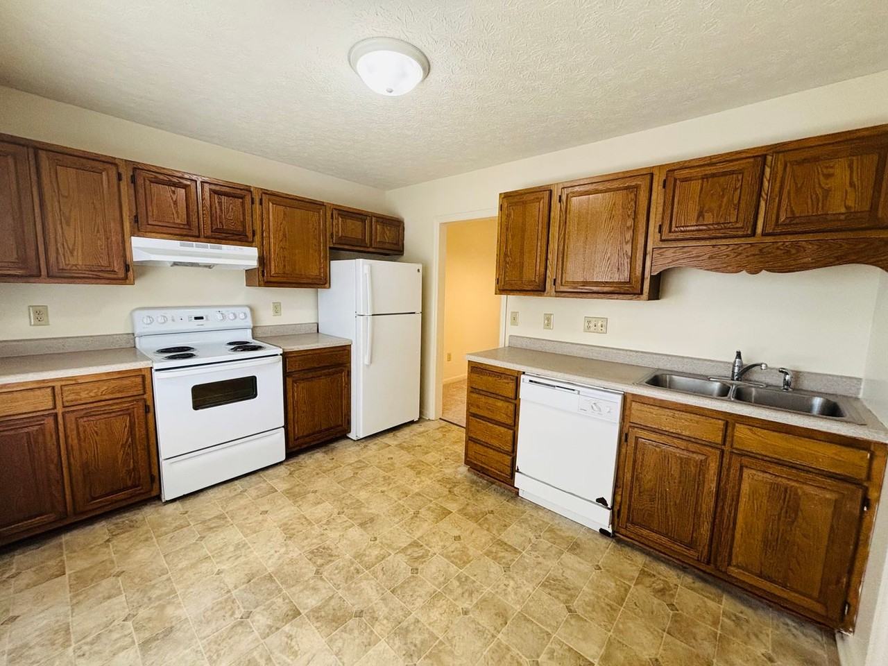 1707 Emerald St - Photo 2 of 17