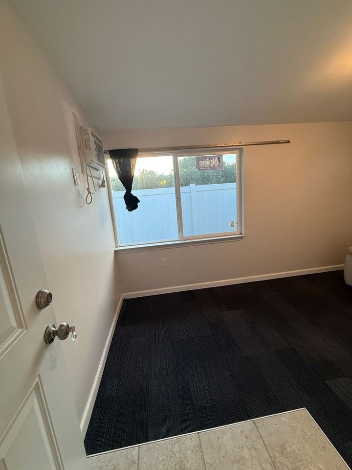 1541 Hooli Cir - Photo 2 of 10