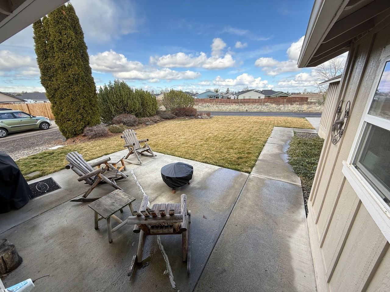 513 Sunrise Cir - Photo 2 of 2