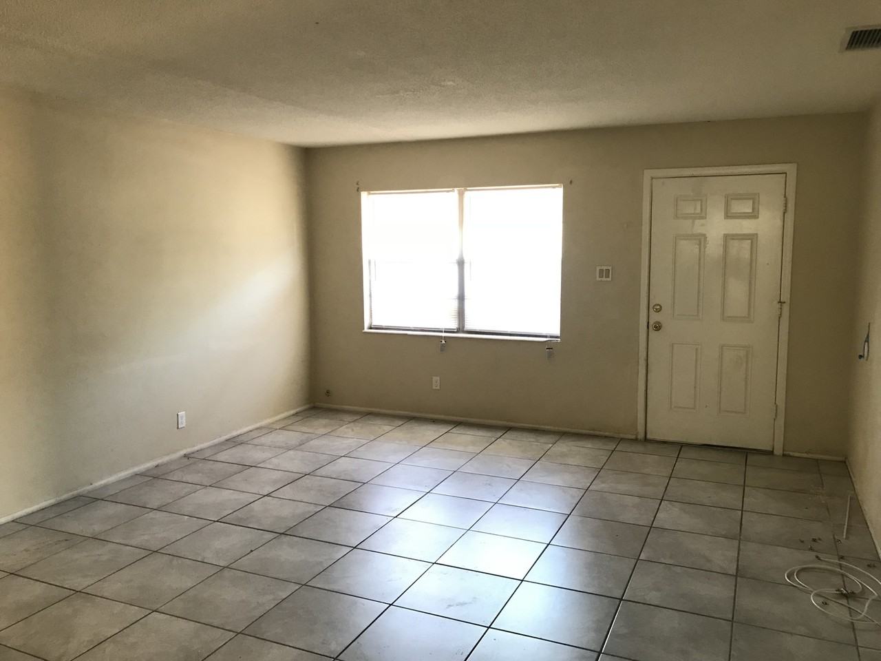 5102 La Salle St #B - Photo 3 of 12