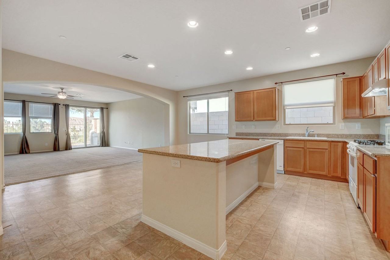 484 Punto Vallata Dr - Photo 3 of 42