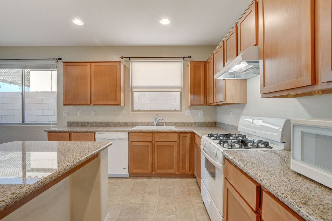 484 Punto Vallata Dr - Photo 4 of 42
