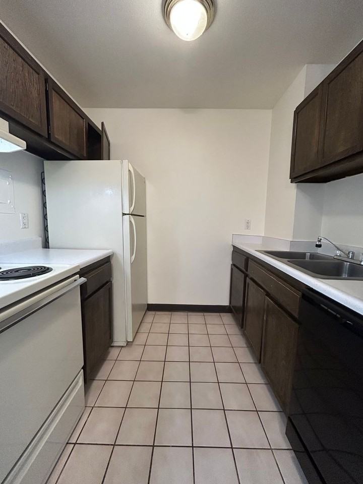 2233 Wyoming Ave - Photo 7 of 10