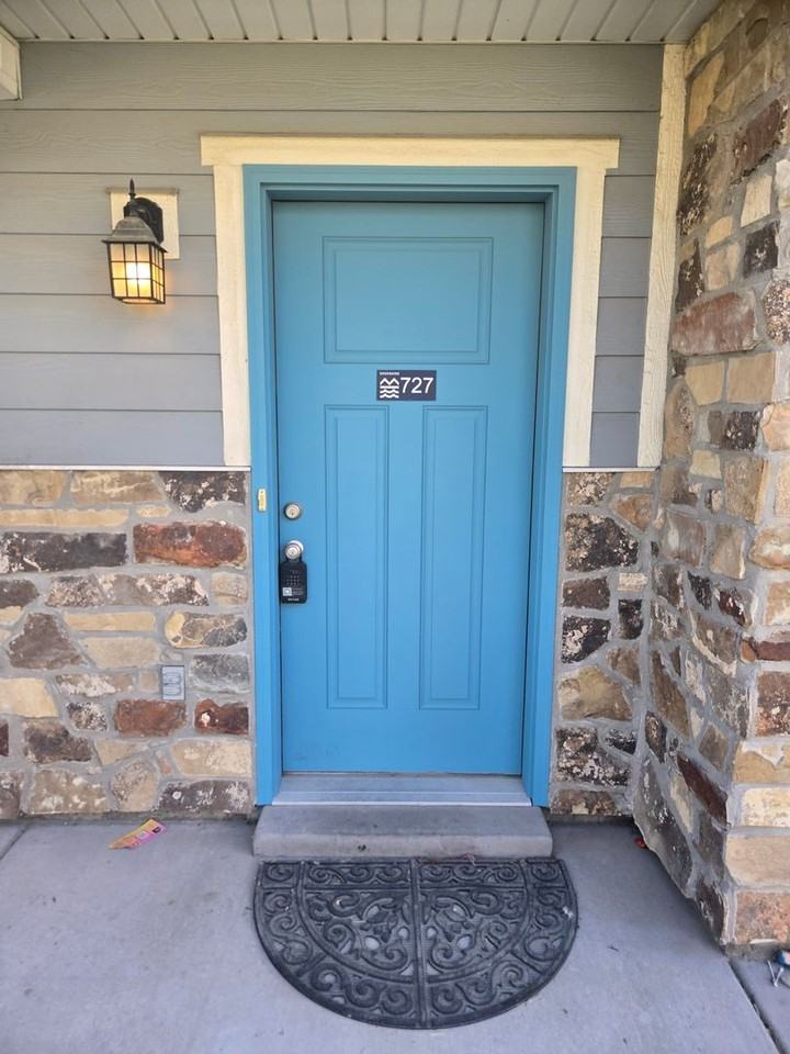727 E 125 N - Photo 2 of 7
