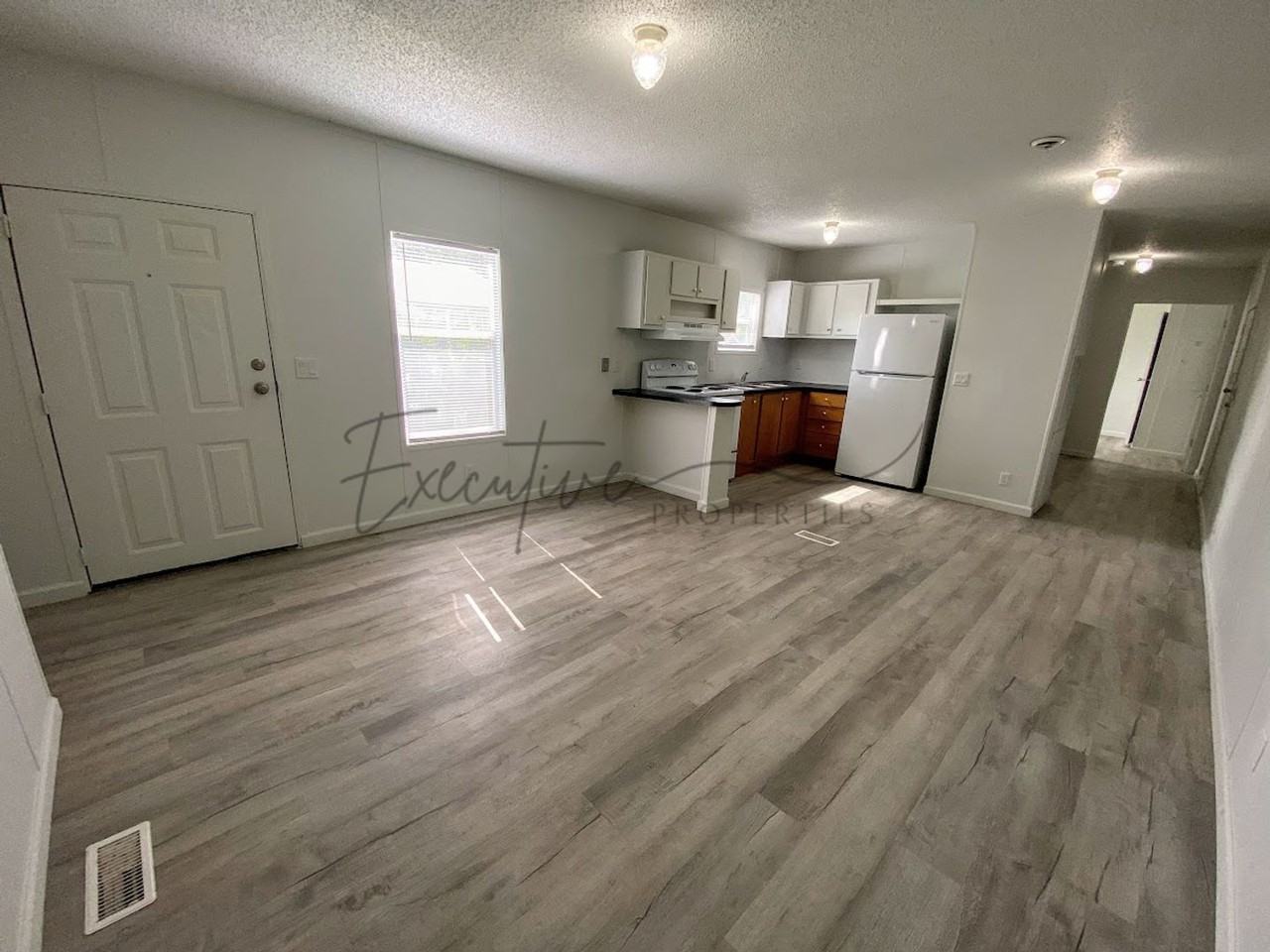 901 Franklin St - Photo 3 of 14