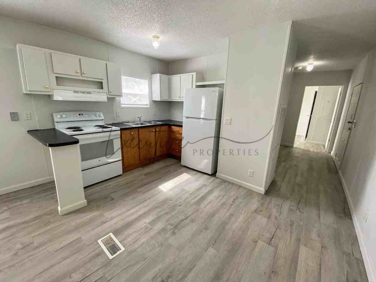 901 Franklin St - Photo 4 of 14