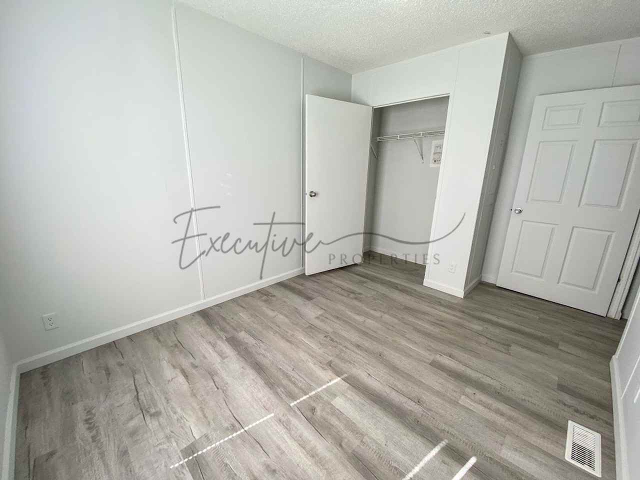 901 Franklin St - Photo 7 of 14