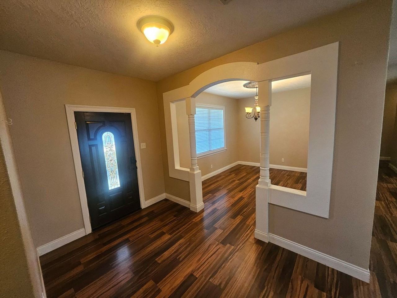 1005 Sherry Ln - Photo 2 of 20