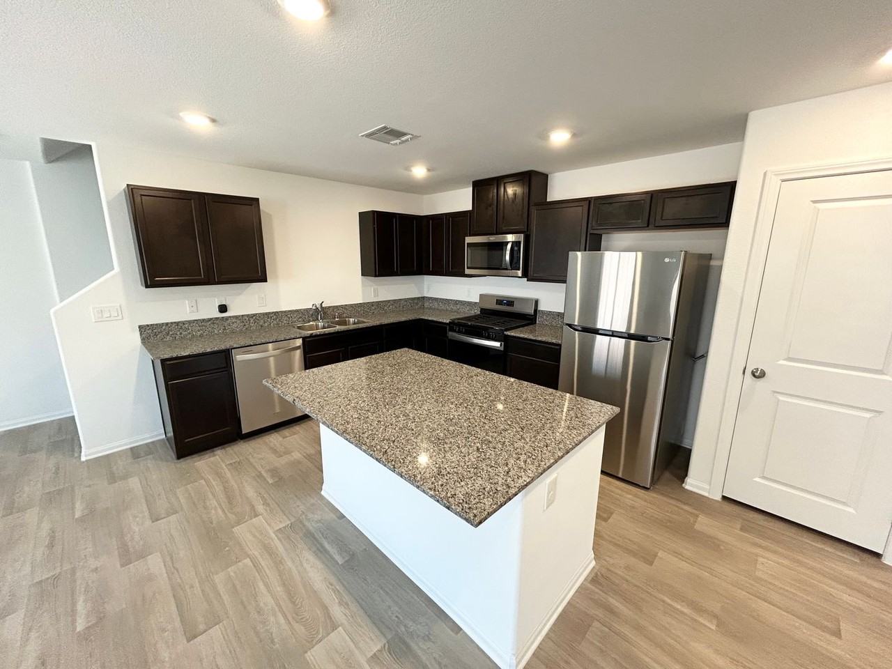 5676 Golden Orchard St - Photo 3 of 17