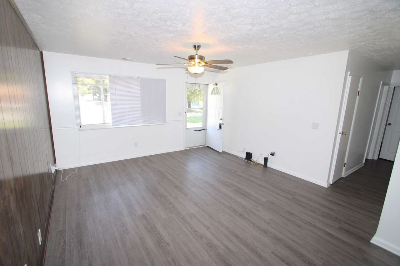 2511 Lincoln Ave - Photo 3 of 16