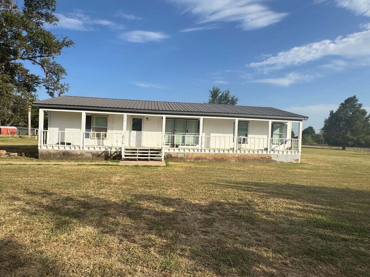 202 202 E Oliver - Photo 2 of 16