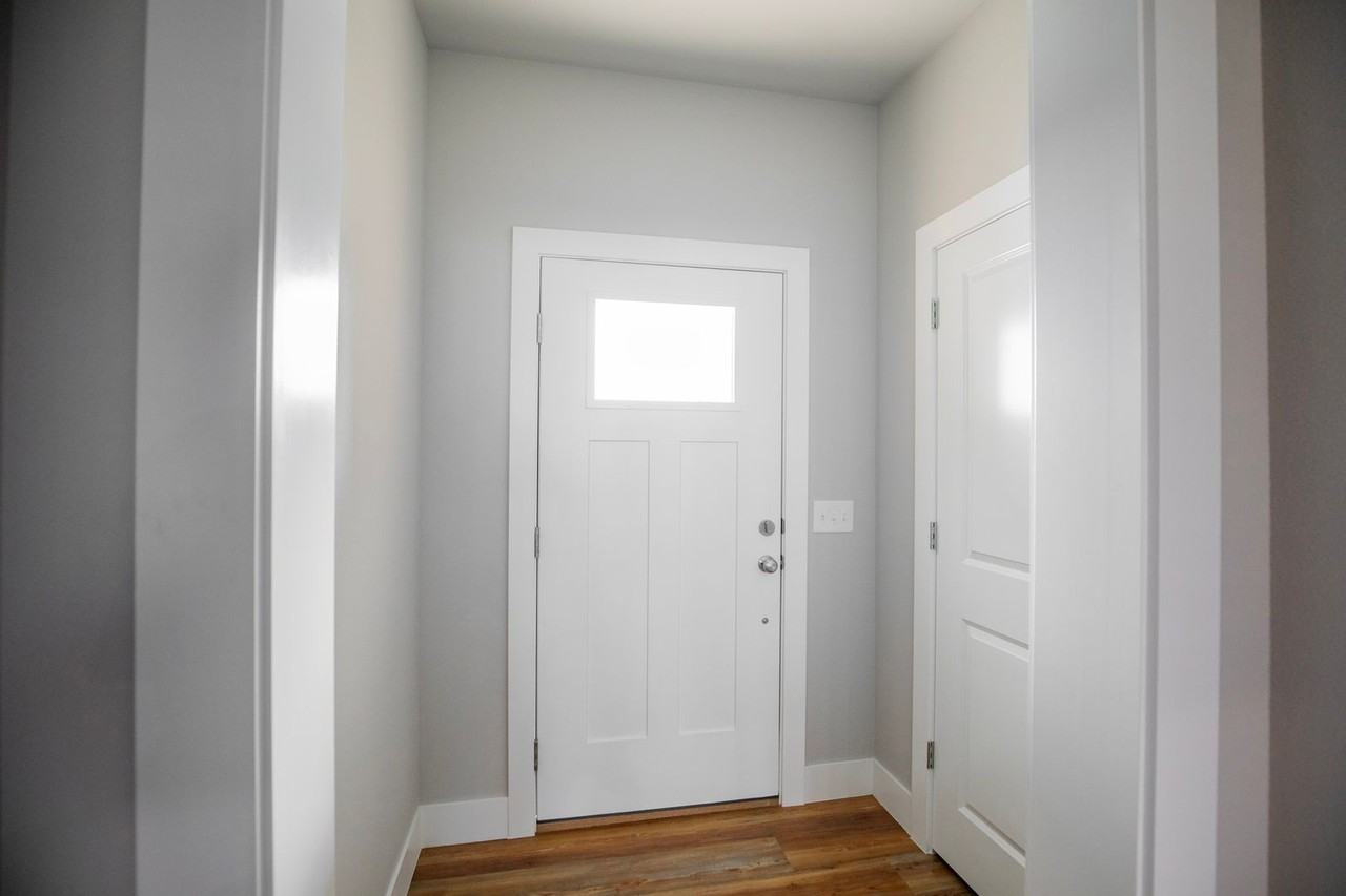 1018 Seaborn Way - Photo 2 of 23