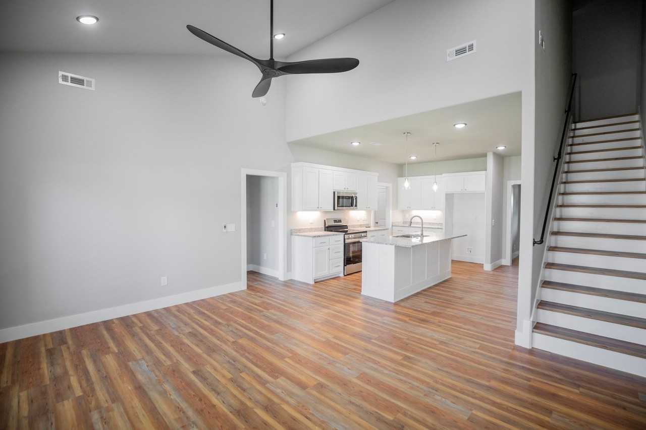 1018 Seaborn Way - Photo 3 of 23