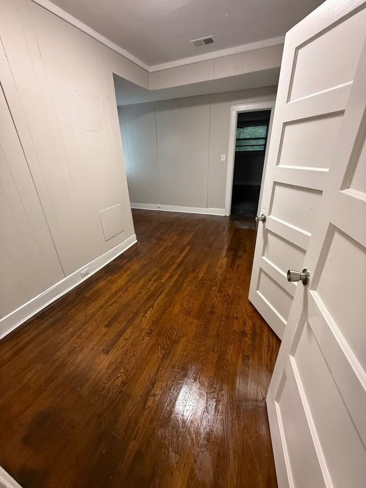 1318 Oak St - Photo 5 of 17