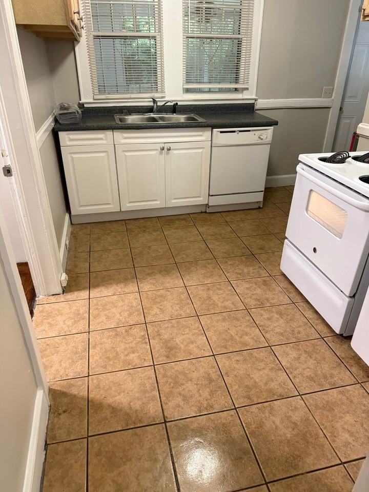 1318 Oak St - Photo 6 of 17