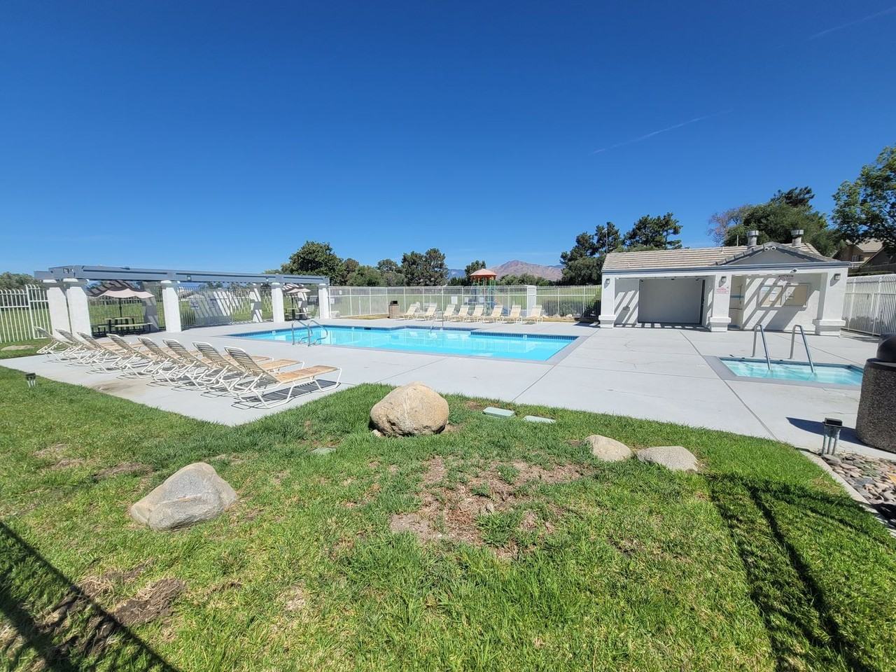 31144 Slate St - Photo 2 of 24