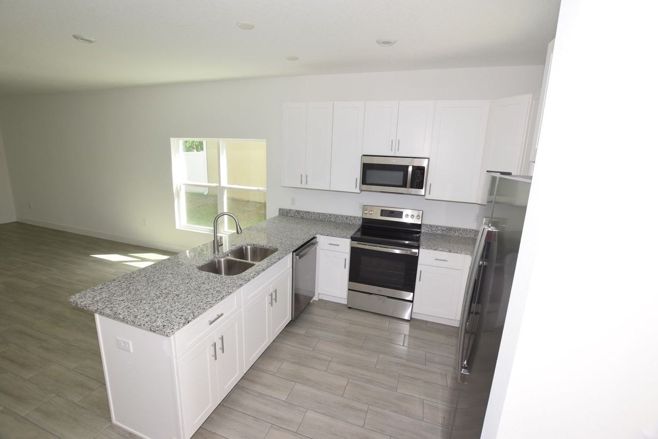 458 Lake Shore Pkwy - Photo 4 of 38