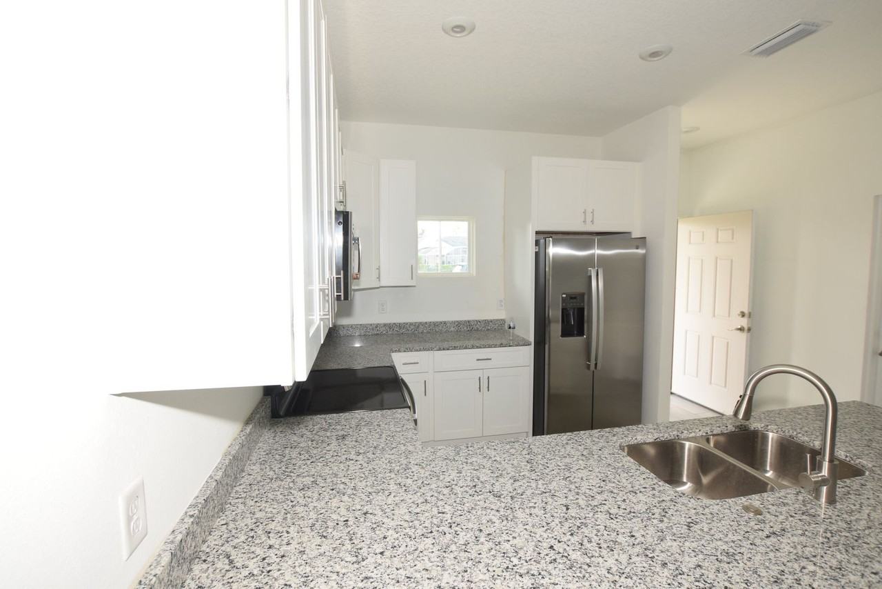 458 Lake Shore Pkwy - Photo 7 of 38