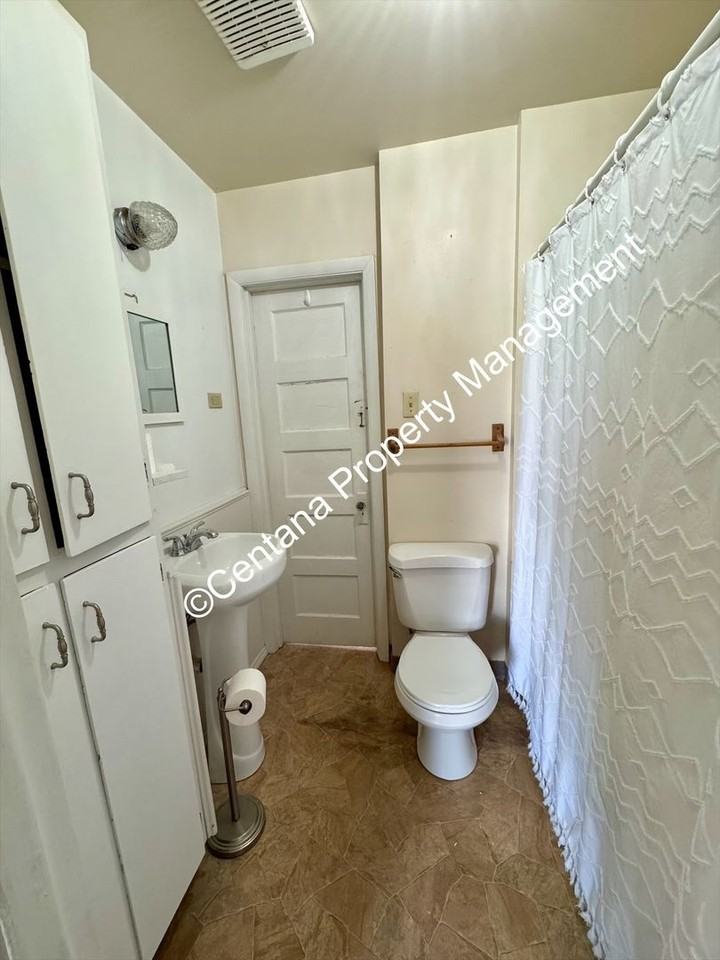 1528 A St - Photo 3 of 20